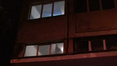 SCANDAL MONSTRU într-un bloc: Patru poliţişti au ajuns la spital după ce au fost bătuţi cu lanţuri