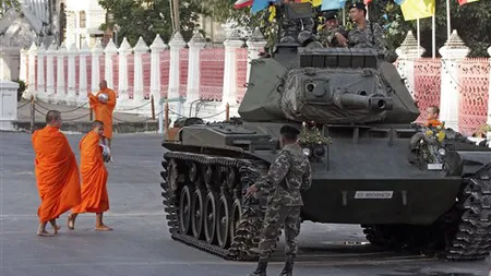 Thailanda: Junta militară interzice pentru o sută de foşti conducători să părăsească ţara