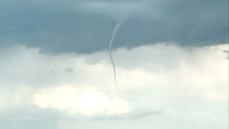 Fenomen EXTREM pe Autostrada Soarelui. IMAGINI ULUITOARE cu formarea unei TORNADE