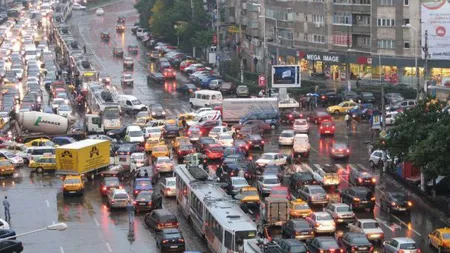 Trafic îngreunat în toată Capitală. Numărul poliţiştilor rutieri a fost dublat VIDEO