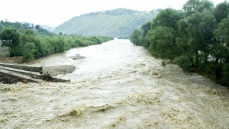 COD PORTOCALIU de inundaţii pe două râuri din Vrancea