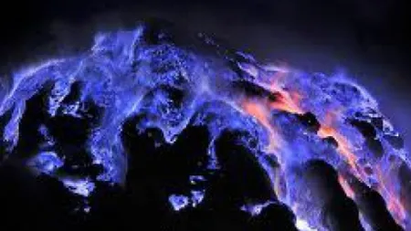 Imagini uluitoare cu vulcanul cu lavă albastră VIDEO