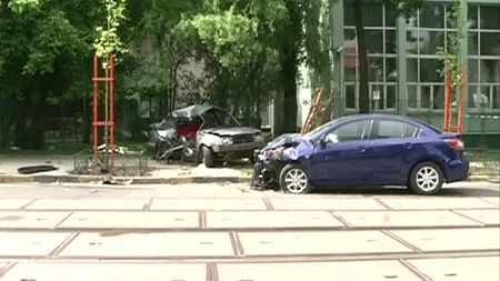 TRAGEDIE în BUCUREŞTI. Doi oameni AU MURIT într-un accident rutier. O fetiţă se află în comă VIDEO