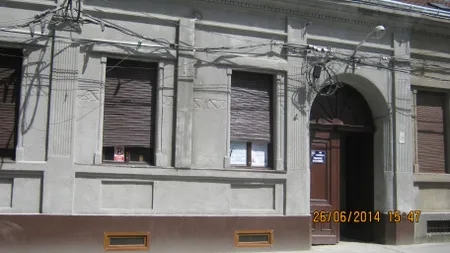 Afacerea cu morţi a unei cunoscute cântăreţe a oripilat Timişoara. Indignaţi, vecinii au depus plângere