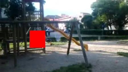 ŞTIREA TA. Două bătrâne, surprinse în ipostaze amuzante într-un parc din Sibiu: Au dat în mintea copiilor