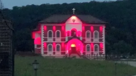 Sediul episcopiei Sălajului, renovări de un milion de euro, ca să arate ca un...curcubeu FOTO