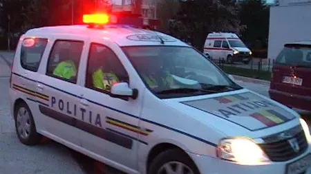 Tânărul filmat la volan cum îşi turna alcool în pahar a fost prins de poliţişti
