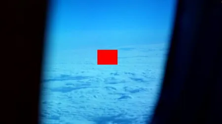 Imagini BIZARE surprinse de un pasager dintr-un AVION de CĂLĂTORI deasupra LONDREI: Este clar un OZN VIDEO