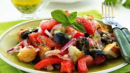 REŢETA ZILEI: Panzanella, salata din Toscana