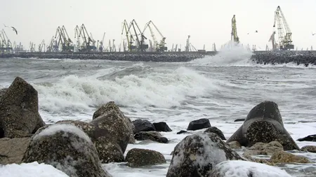 Porturi închise din cauza vântului puternic în Constanţa