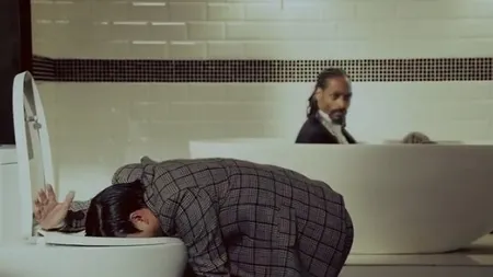 PSY a lansat un NOU HIT alături de Snoop Dog: În videoclip, sud coreeanul VOMITĂ în TOALETĂ VIDEO