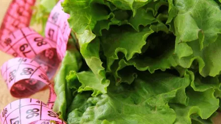 Salata verde te ajută să pierzi în greutate. Slăbeşte fără efort 7 kilograme în doar 11 zile