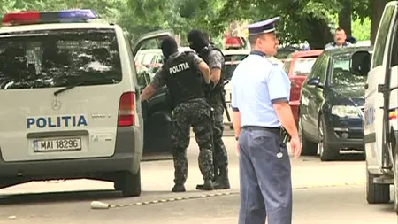 SCANDAL între două familii de romi, în Capitală. Un poliţist a fost atacat cu sabia
