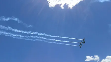 BIAS 2014. Show-ul aviatic de la Băneasa reuneşte 100 de aeronave şi peste 100 de piloţi şi paraşutişti