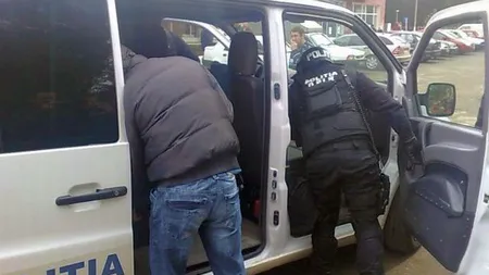 Trei traficanţi de droguri din Vrancea, reţinuţi de procurorii DIICOT