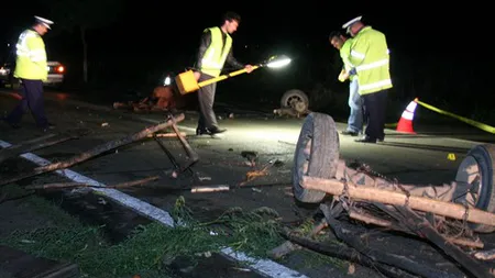 Culmea accidentului: Două căruţe s-au ciocnit în intersecţie, conducătorii atelajelor au ajuns la spital