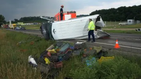 Accident cu un microbuz pe DN 68. Patru persoane sunt rănite
