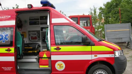 O bătrână de 82 de ani a supravieţuit unei căderi de la etajul doi