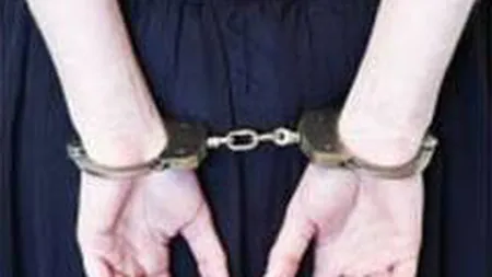 Femeia care a înjunghiat o poliţistă în autobuzul 104 din Bucureşti, arestată pentru ultraj
