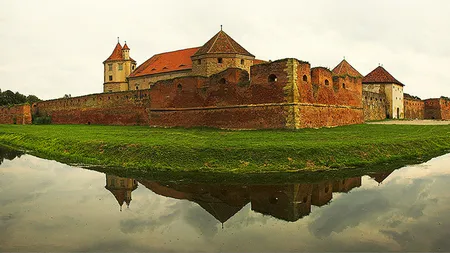 O cunoscută CETATE din ROMÂNIA, în TOP TREI cele mai frumoase castele din LUME FOTO