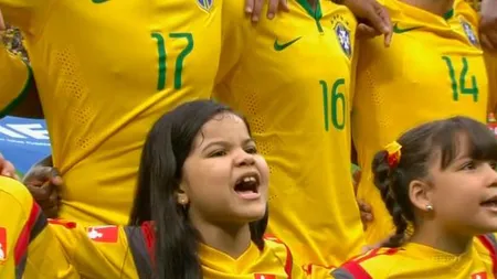Micuţa care a uimit lumea la Campionatul Mondial de Fotbal 2014 VIDEO EMOŢIONANT