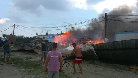 Panică pe litoral. EXPLOZIE urmată de un incendiu, în satul de vacanţă din MAMAIA. Un bărbat A MURIT