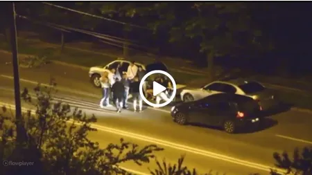 Petrecere cu BĂUTURĂ şi MANELE în mijlocul unui bulevard din GALAŢI: Au scos scaune pliante şi o măsuţă VIDEO