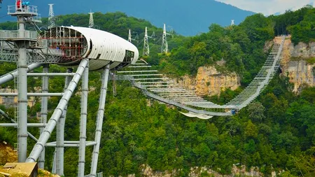 Cel mai lung pod pietonal suspendat din lume a fost inaugurat la Soci FOTO