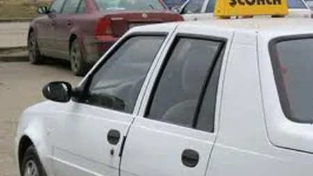 Instructor auto, trimis în judecată pentru trafic de influenţă