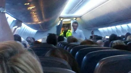 Zbor redirecţionat, după ce o femeie beată criţă a atacat personalul avionului cu PROTEZA de la picior