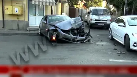 Prefectul din Iaşi a urcat beat la volan şi a provocat un accident rutier VIDEO