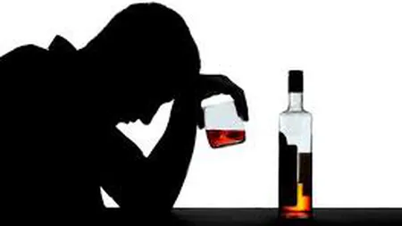 Moduri ÎNFRICOŞĂTOARE în care alcoolul îţi afectează corpul. Vezi cum te distruge