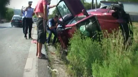 INCREDIBIL. Un şofer a refuzat să îşi însoţească nepotul la spital pentru că îşi păzea maşina răsturnată VIDEO