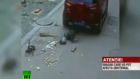 Un copil a scăpat ca prin minune după ce o maşină a trecut peste el VIDEO