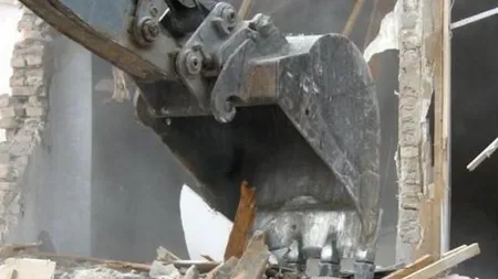 Construcţii ridicate ilegal pe domeniul public din Bucureşti, demolate