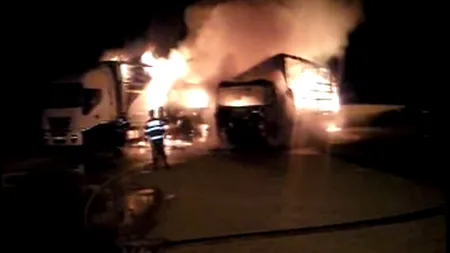 Incendiu DEVASTATOR lângă combinatul petrochimic de la Piteşti. Trei tiruri, DISTRUSE COMPLET VIDEO