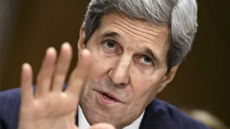 GROTESC: Stomacul lui John Kerry s-a întors pe dos. A văzut un copil ţinând CAPUL TĂIAT al unui soldat