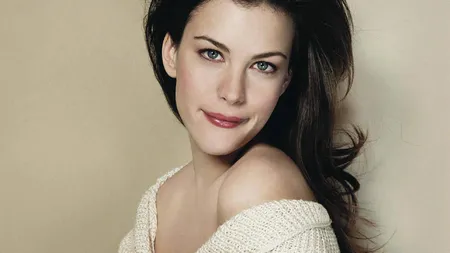 Liv Tyler, de NERECUNOSCUT în costum de baie. Corpul actriţei este invadat de CELULITĂ FOTO