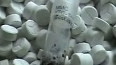 Scene HALUCINANTE: tineri la coadă pentru droguri. Stupefiantele erau vândute la tarabă VIDEO