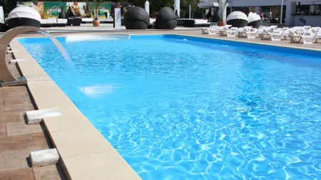 Un adolescent, în COMĂ, după un accident la piscina unui hotel din Botoşani