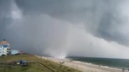 Fenomen EXTREM pe plajă: în câteva secunde a fost măturat totul VIDEO