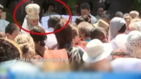 Reacţie SURPRINZĂTOARE a Arhiepiscopului Dunării de Jos în timpul unei slujbe: Când ţi-oi trăsni una VIDEO