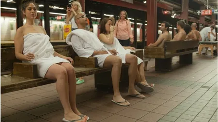 SAUNA de la METROU. REACŢIA călătorilor când au văzut-o VIDEO