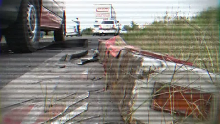 Şoferul fugar a fost rănit şi a rămas blocat în maşină, în urma cursei infernale cu poliţia
