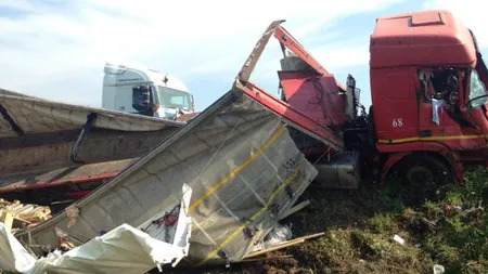 Romii din Răcari au jefuit un TIR răsturnat cu bere. Au promis că ajută, dar au fugit cu toate baxurile