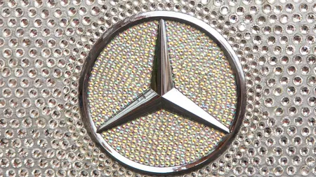 Un milion de automobile Mercedes, rechemate la service pentru o problemă la airbag