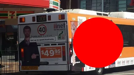 Vestea că INTERNETUL merge bine în România a ajuns şi în Australia. Ce reclame vezi pe AUTOBUZELE de acolo