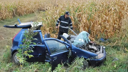 ACCIDENT DIN CAUZA VITEZEI: Doi bărbaţi au murit după ce au intrat cu maşina într-un TIR