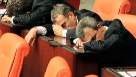 În Parlamentul turc se doarme mai bine decât în cel de la Bucureşti VIDEO
