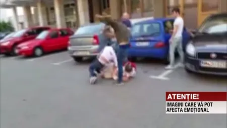 Bătaie ca în filme în Baia Mare. Doi tineri şi-au împărţit pumni şi picioare VIDEO